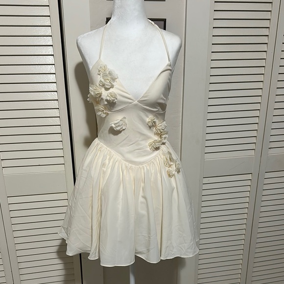 Oh Polly Cream Floral Halter Skater Dress - Picture 10 of 12